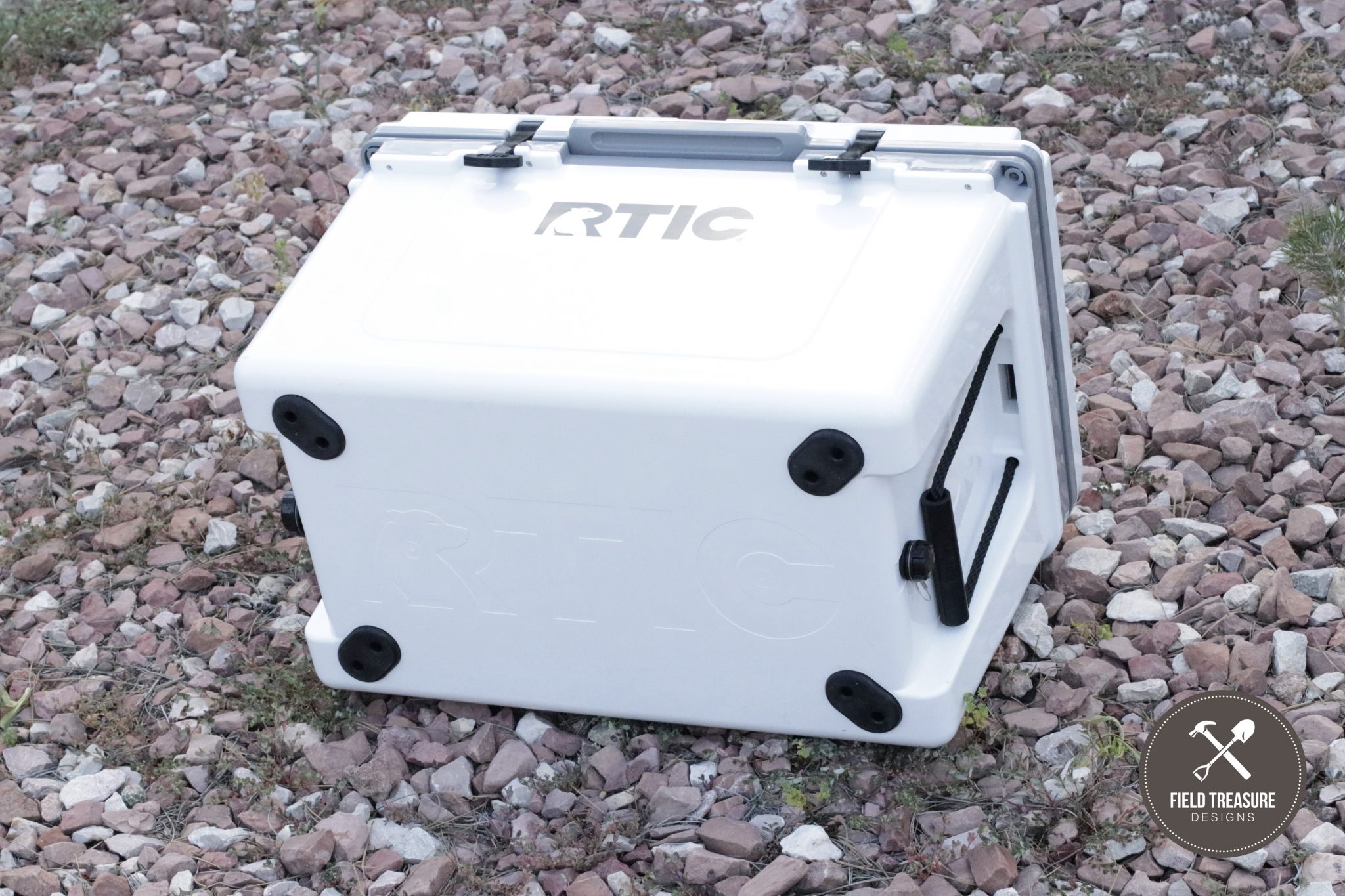 RTIC 185 vs IGLOO 35 Hard Cooler Comparison Field Treasure Designs
