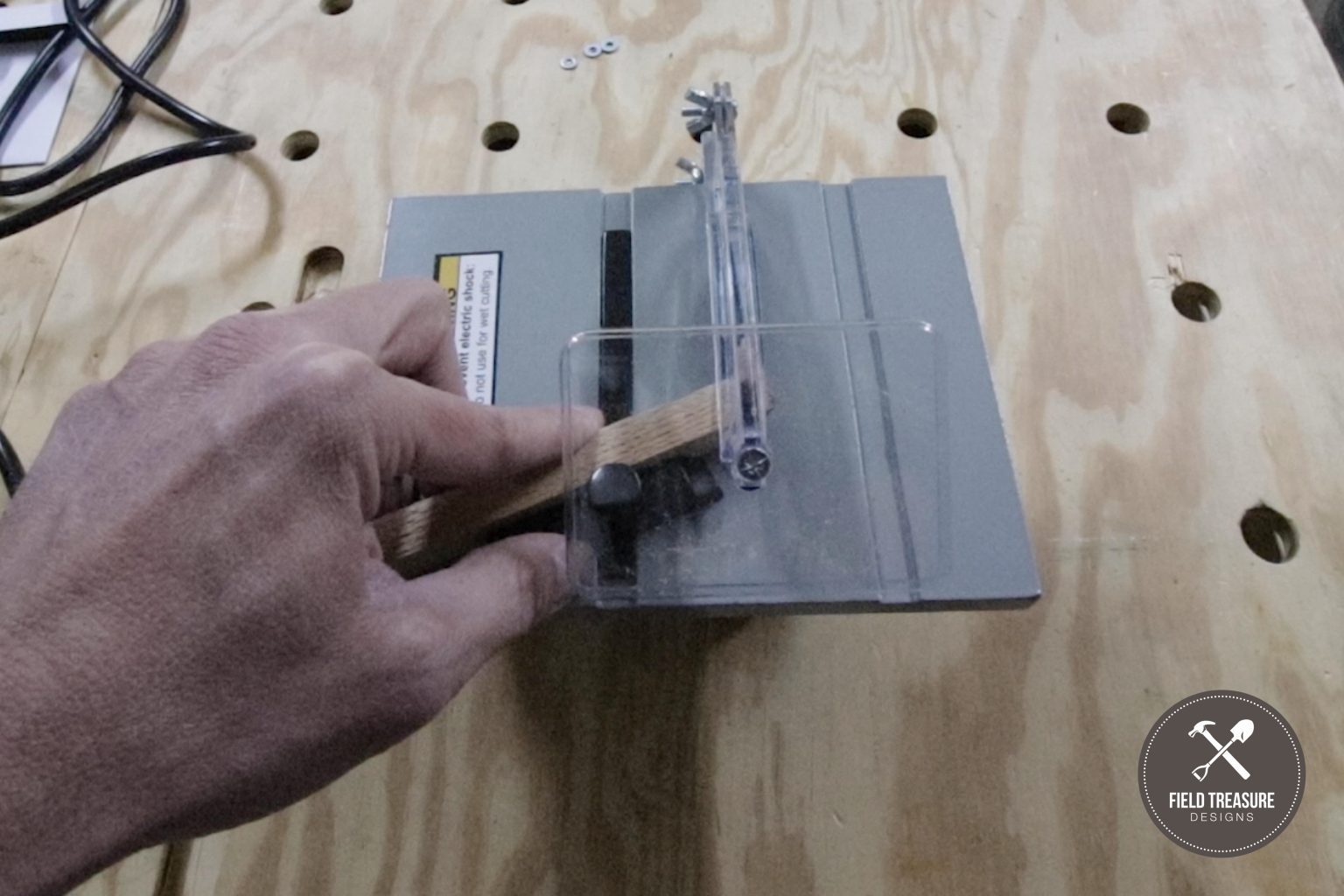 World's Smallest Table Saw?! - Field Treasure Designs