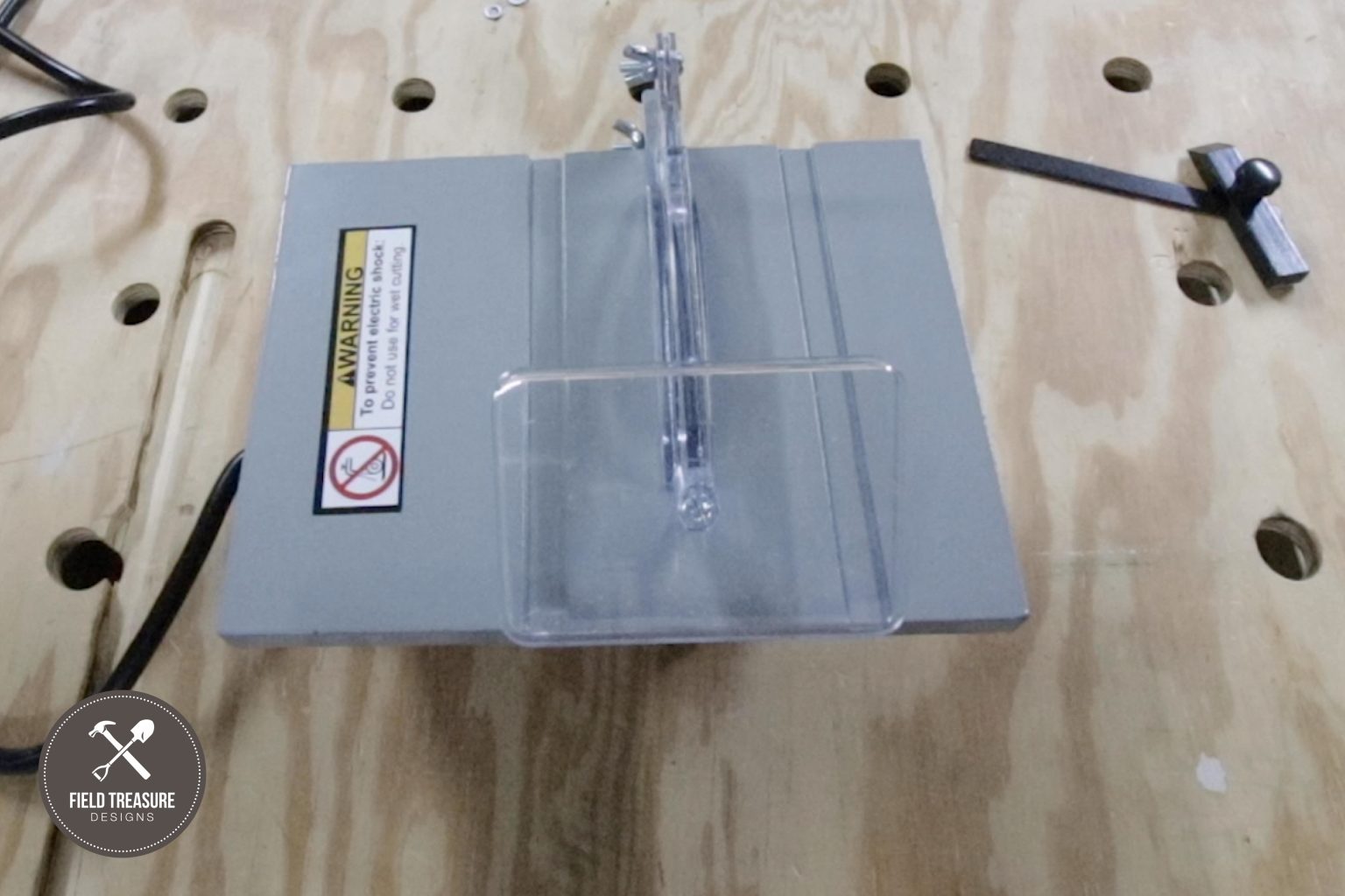 World's Smallest Table Saw?! Field Treasure Designs